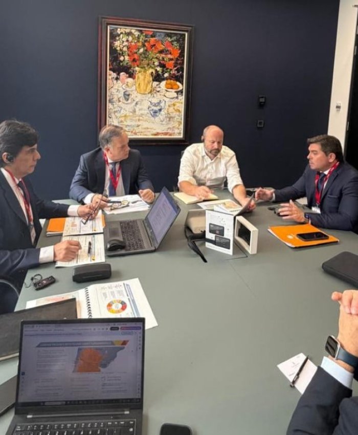 Orrego presentó en Londres la emisión de bonos ante inversores internacionales de primer nivel