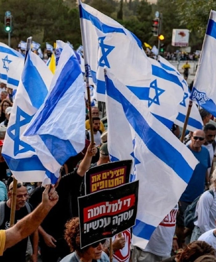 Israelíes se manifestaron cerca de la residencia del Benjamín Netanyahu exigiendo en fin del genocidio en Palestina y la liberación de rehenes