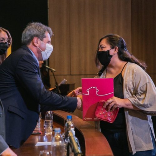 El Gobierno de San Juan concretó una nueva entrega de escrituras para viviendas de 9 departamentos