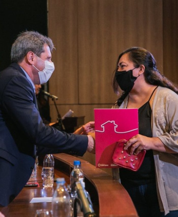 El Gobierno de San Juan concretó una nueva entrega de escrituras para viviendas de 9 departamentos