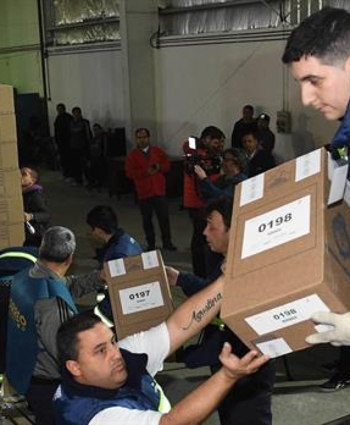 PASO: empezó la distribución de urnas en los grandes centros urbanos