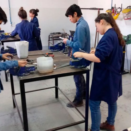 En defensa de la educación técnica: nuevo amparo contra el Presupuesto de Milei que reduce 93% los recursos