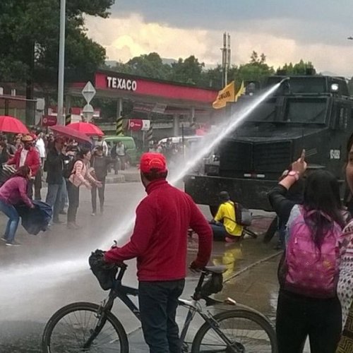Docentes reprimidos en Colombia