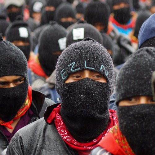 SAN CRISTOBAL DE LAS CASAS, CHIAPAS, 21DICIEMBRE2012.- Al menos 20 mil miembros y simpatizantes del Ejercito Zapatista de Liberación Nacional (EZLN) marcharon pacíficamente por varios municipios del estado, durante el cambio de la era maya para poner "fin al silencio" en que se mantuvieron por más de un año.
FOTO: PEDRO ANZA /CUARTOSCURO.COM