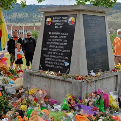 CANADÁ: se encontraron 54 tumbas más de niños en internados católicos