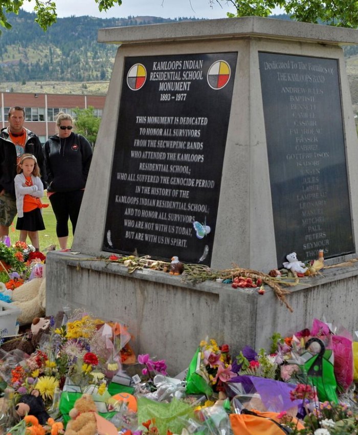 CANADÁ: se encontraron 54 tumbas más de niños en internados católicos