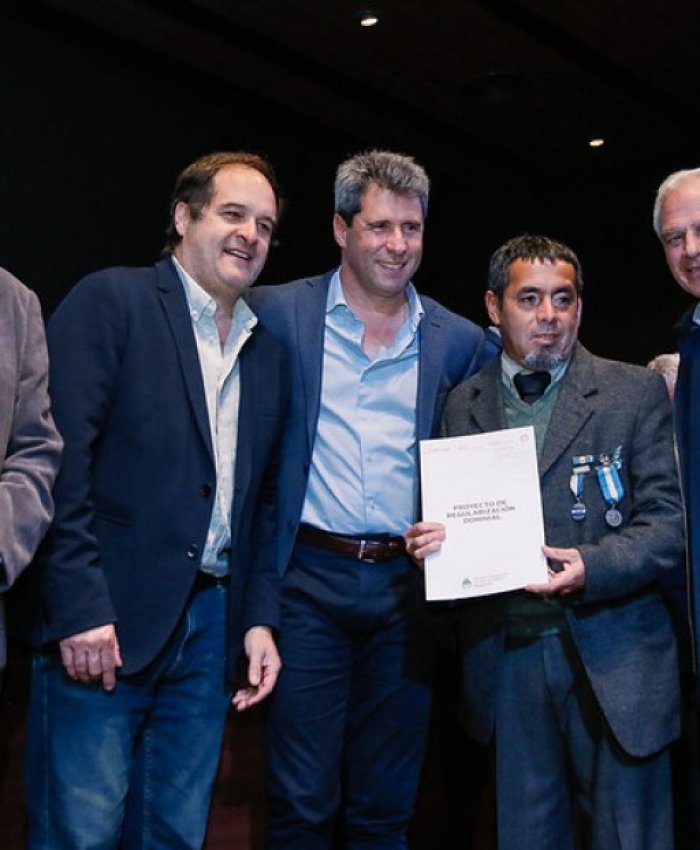 Programa de Regulación Dominial: Sergio Uñac entregó 405 nuevas escrituras de viviendas