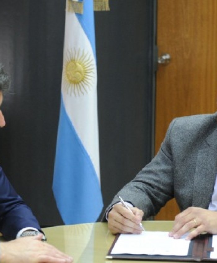 El Gobernador firmó con Triaca ayuda para las empresas para ITEC y EMA