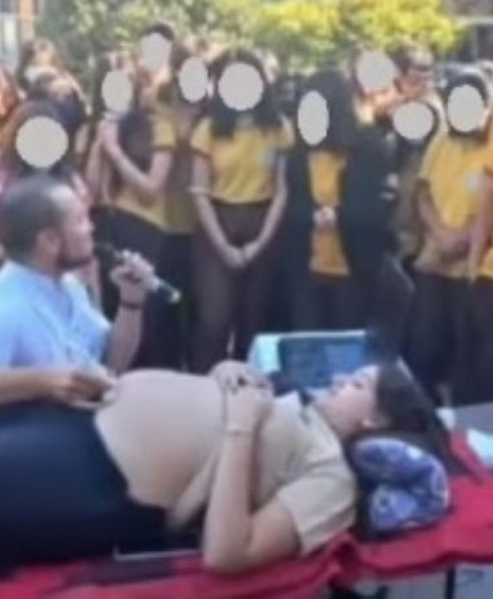 ECOGRAFÍA EN UN COLEGIO CATÓLICO: alumnos de un colegio sanjuanino presenciaron una ecografía a una embarazada en el patio de la institución