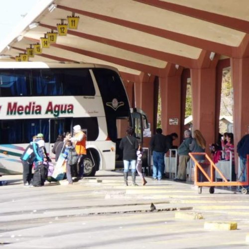 Continua la revolución de los aumentos: autorizaron subas de hasta 30% en los pasajes de micro de larga distancia