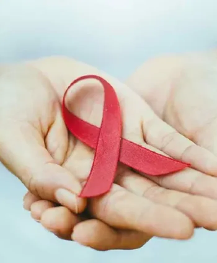 «¡AFUERA!»: más recortes para dar respuesta al VIH, hepatitis virales, ITS y tuberculosis