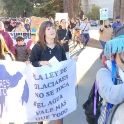 Asambleas ambientales realizaron movilizaciones en distintas partes del país contra la modificación de la Ley de Glaciares
