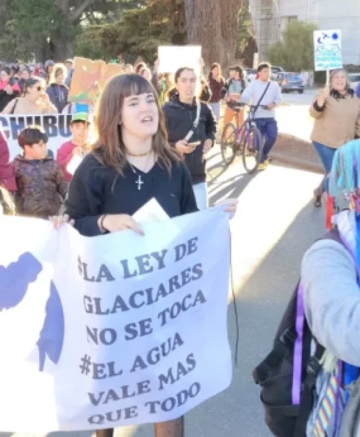 Asambleas ambientales realizaron movilizaciones en distintas partes del país contra la modificación de la Ley de Glaciares