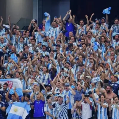 El gobierno de Milei avalo una decisión de censura de FIFA: los hinchas argentinos no podrán entrar con banderas sobre las Islas Malvinas al estadio.