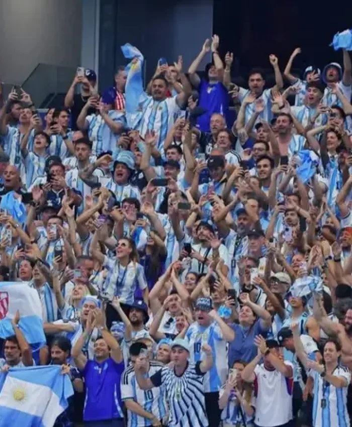 El gobierno de Milei avalo una decisión de censura de FIFA: los hinchas argentinos no podrán entrar con banderas sobre las Islas Malvinas al estadio.