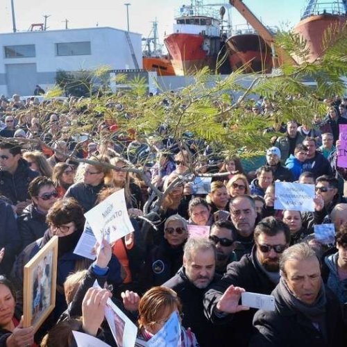 Caos entre familiares de las víctimas del pesquero hundido y la Policía