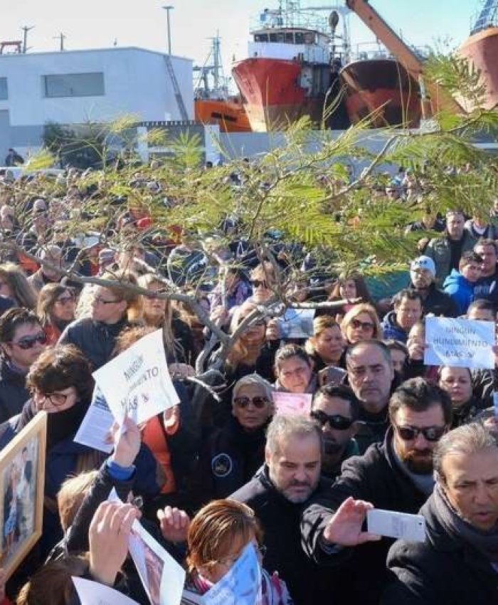 Caos entre familiares de las víctimas del pesquero hundido y la Policía