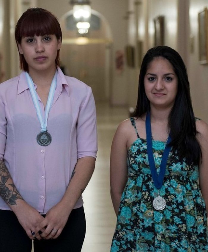 Dos estudiantes argentinas son premiadas por desarrollar un sistema que detecta el gluten en los alimentos