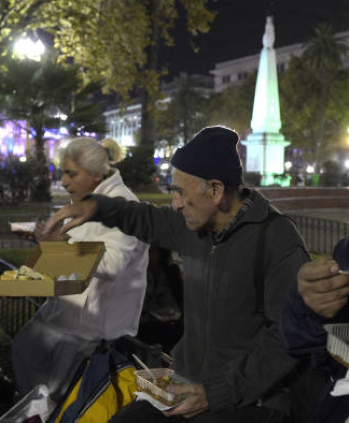 «Regresamos al mundo»: según el el diario «Financial Times» los argentinos elegimos entre pagar las tarifas o comer