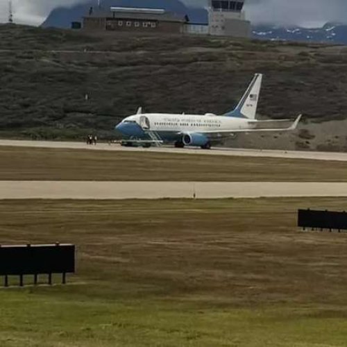Sorpresa en Tierra del Fuego por la llegada de un avión del Departamento de Defensa de EE.UU.