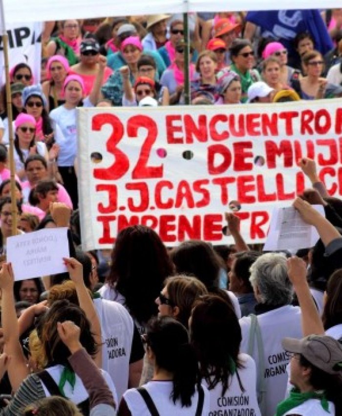 ENM Chaco: un joven se filma apedreando mujeres en su moto