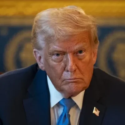 El gobierno de Trump amenaza con cerrar medios por noticias sobre la guerra contra Irán