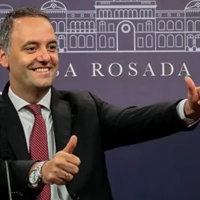 El Gobierno eliminó la Secretaría de Medios y traspasó sus funciones a la Jefatura de Gabinete a cargo de Manuel Adorni