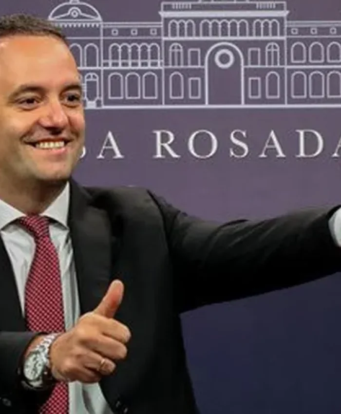 El Gobierno eliminó la Secretaría de Medios y traspasó sus funciones a la Jefatura de Gabinete a cargo de Manuel Adorni