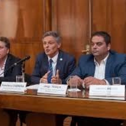 Economía: Ocho de cada diez empresas no planean contratar nuevo personal durante 2017