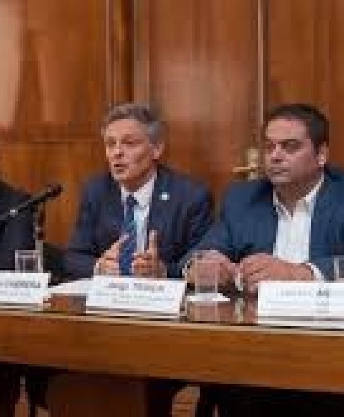 Economía: Ocho de cada diez empresas no planean contratar nuevo personal durante 2017