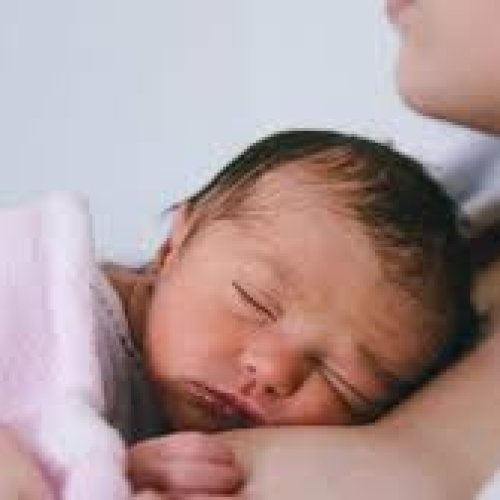 Presentan un proyecto de ley que busca extender las licencias por maternidad y paternidad