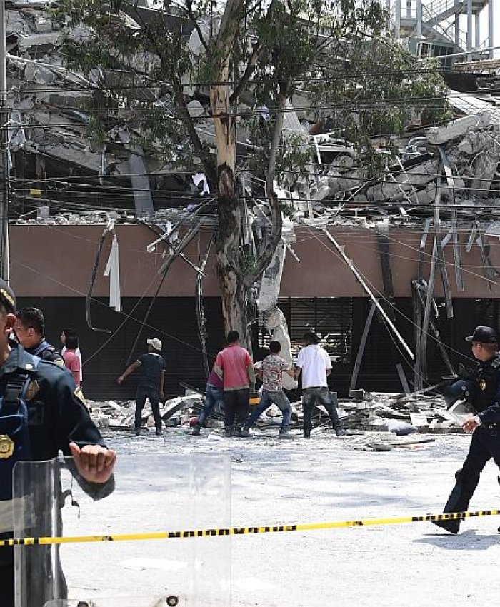 Police officers cordon the area off after a building collapsed during a quake in Mexico City on September 19, 2017.
A powerful earthquake shook Mexico City on Tuesday, causing panic among the megalopolis' 20 million inhabitants on the 32nd anniversary of a devastating 1985 quake. The US Geological Survey put the quake's magnitude at 7.1 while Mexico's Seismological Institute said it measured 6.8 on its scale. The institute said the quake's epicenter was seven kilometers west of Chiautla de Tapia, in the neighboring state of Puebla.
 / AFP PHOTO / Ronaldo SCHEMIDT