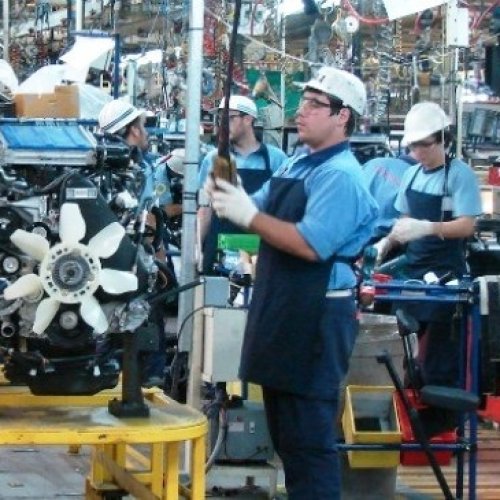 La industria cayó el 2,2 por ciento en abril