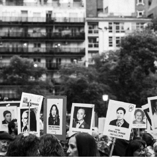 Buscan a familiares de 600 cuerpos NN de la última dictadura para ser identificados