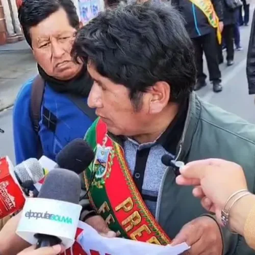 BOLIVIA: la Federación de Juntas Vecinales se movilizó contra el aumento del precio del pan, las tarifas de los servicios básicos y la canasta familiar