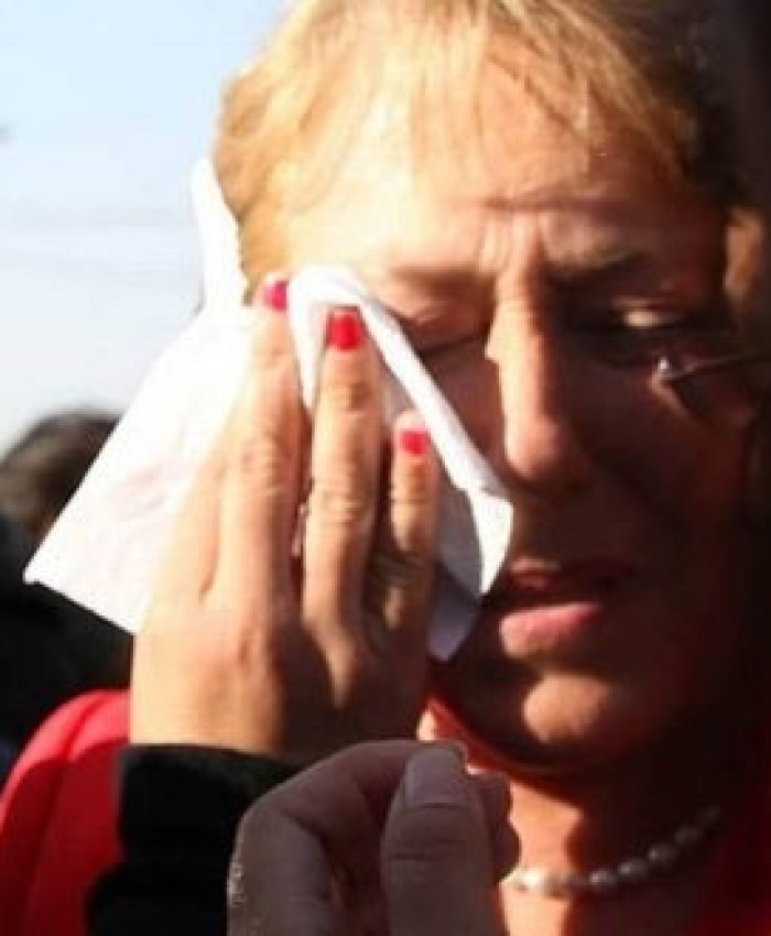 Bachelet fue agredida a huavezos