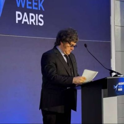 Javier Milei ante empresarios en París: «Si reelegimos en primera vuelta, van a experimentar un milagro»