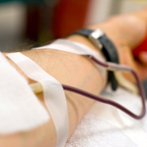 No lo dejaron donar sangre por ser gay y logró un importante cambio