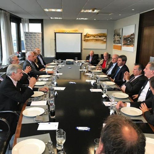 Uñac almorzó con importantes empresarios del país