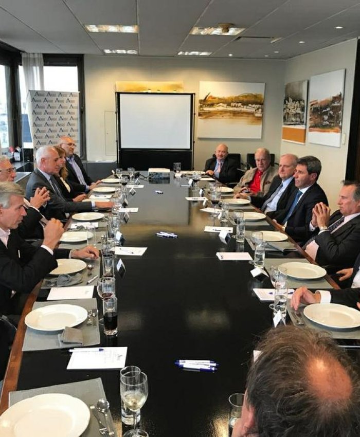 Uñac almorzó con importantes empresarios del país