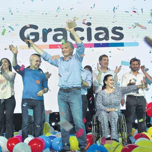 Una ola amarilla que cubrió el país: El Gobierno amplio su representación en el Congreso aunque sin conseguir mayoría propia en ninguna de las dos cámaras.