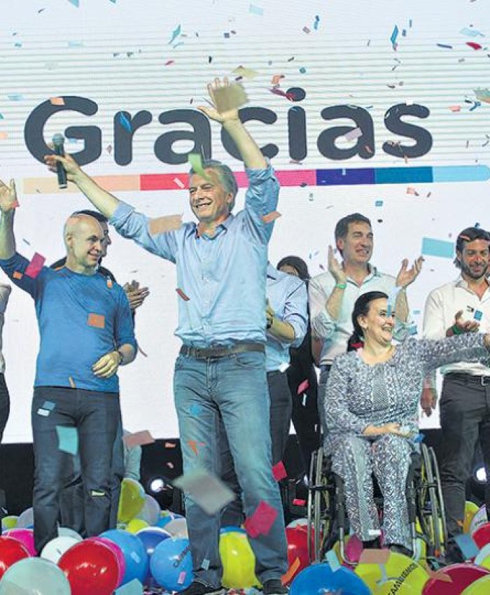 Una ola amarilla que cubrió el país: El Gobierno amplio su representación en el Congreso aunque sin conseguir mayoría propia en ninguna de las dos cámaras.