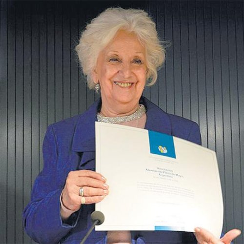 Un premio al coraje y la memoria: la presidenta de Abuelas fue distinguida en Barcelona por la lucha de la asociación