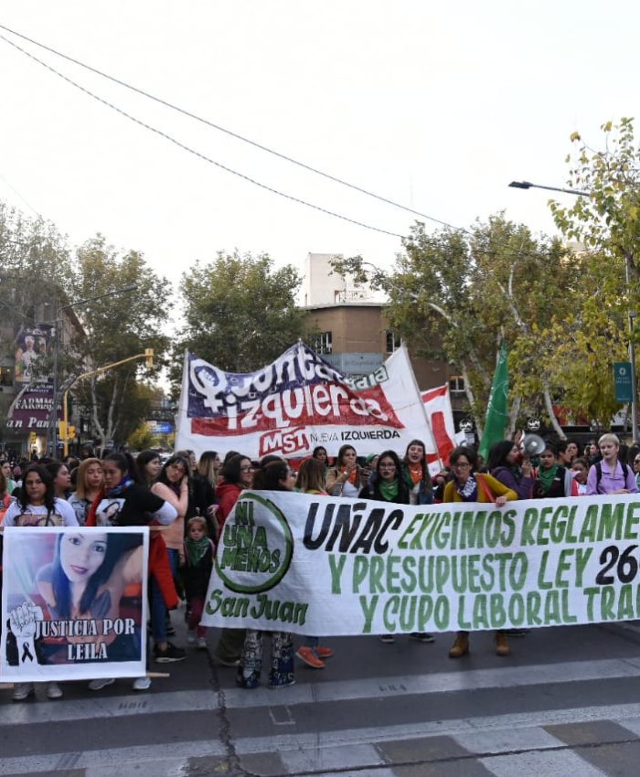 AH LA OTRA:  es una serie de podcast, temas en torno al comentario político, cultural, artístico, social, educativo sucediendo en San Juan, Argentina.