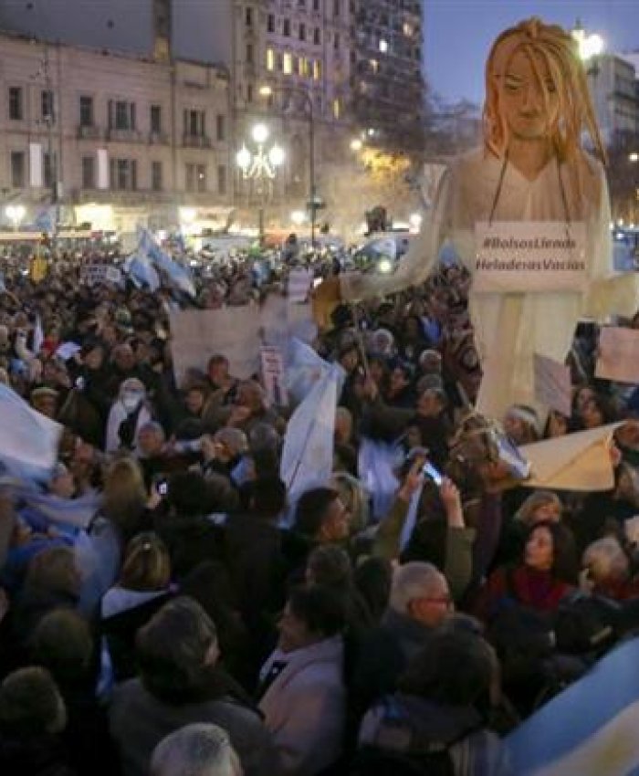Multitudinaria marcha para pedir desafuero a CFK