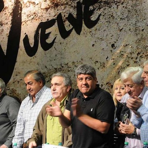 Hugo y Pablo Moyano confirmaron el alejamiento de Camioneros del Consejo Directivo de la central obrera y el triunvirato respondió convocando a una huelga de 24 horas contra el modelo económico.