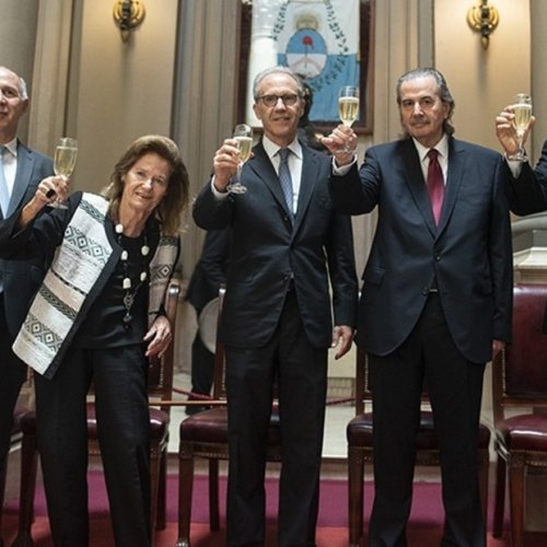 Se le escapa la tortuga al Macrismo:  la Corte Suprema frena el juicio contra Cristina Kirchner por la obra pública