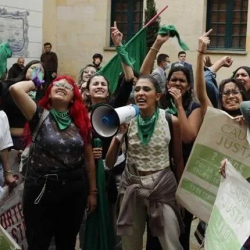 Colombia se convirtió en el primer país latinoamericano en despenalizar el aborto hasta la semana 24