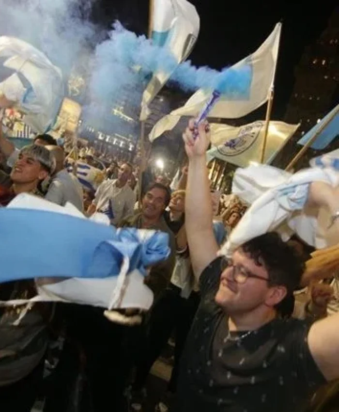 URUGUAY: el gobierno se impuso en el referéndum sobre la LUC por solo 23 mil votos