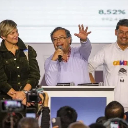 COLOMBIA: la izquierda irrumpe con fuerza en el Congreso y Petro consolida su candidatura presidencial